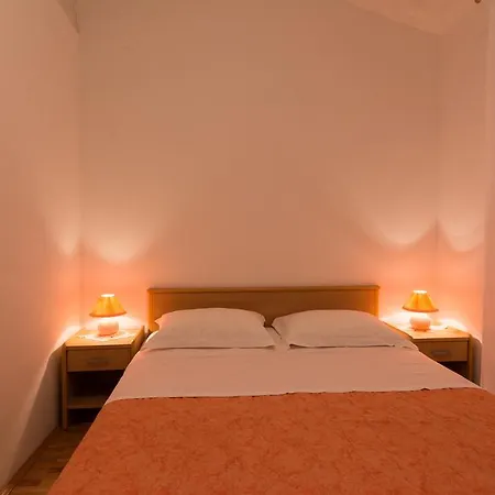 Apartment Mirko Vinisce